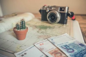 ganar dinero mientras viajas